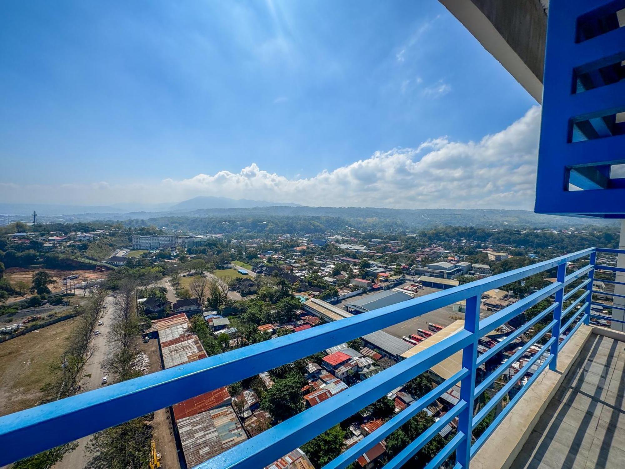 The Loop 2Br Fully Furnished Corner Unit W Balcony Lägenhet Cagayan de Oro Exteriör bild