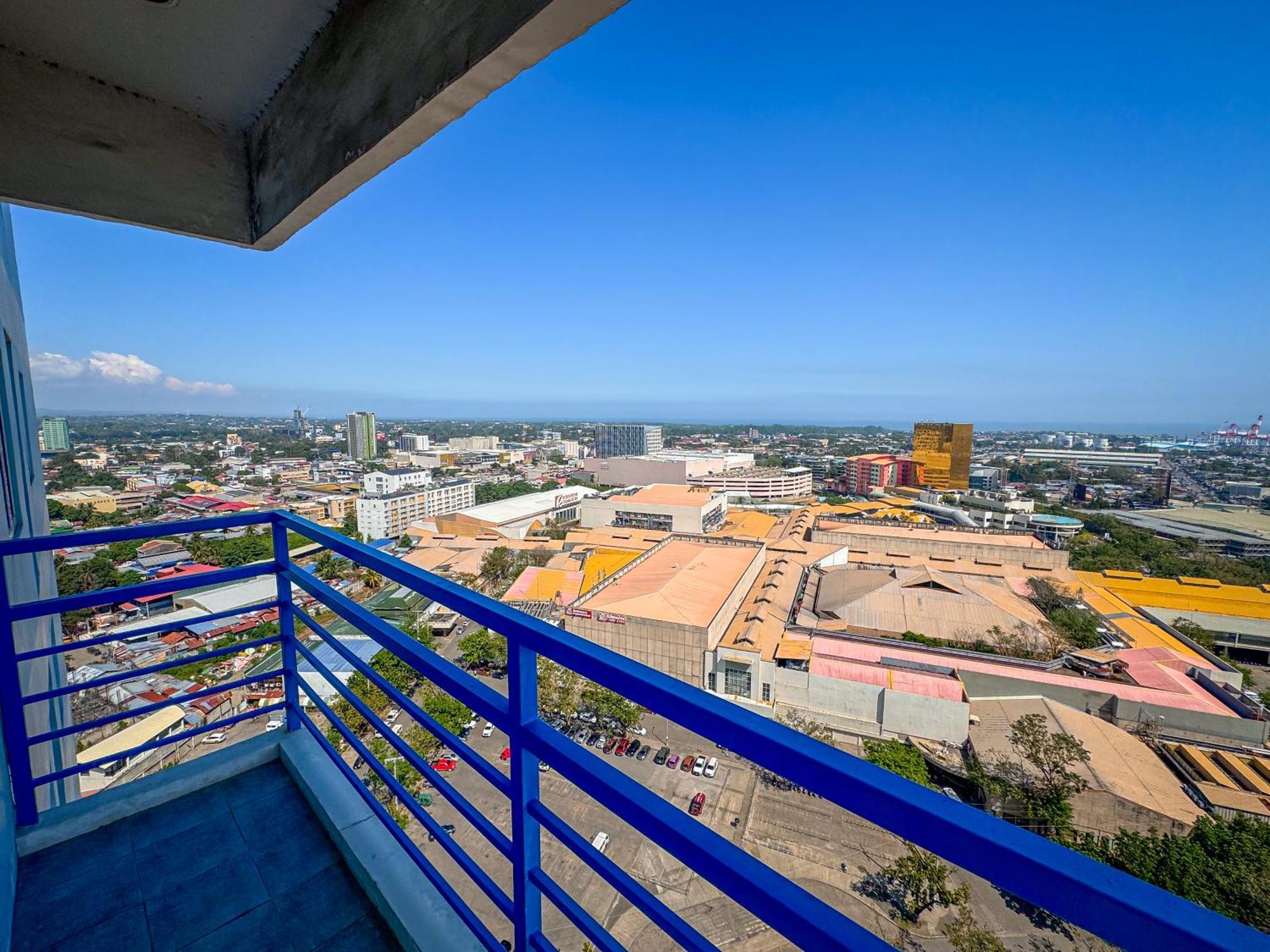 The Loop 2Br Fully Furnished Corner Unit W Balcony Lägenhet Cagayan de Oro Exteriör bild