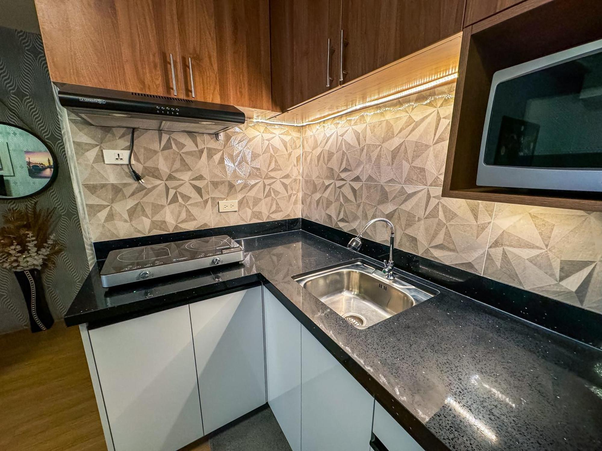 The Loop 2Br Fully Furnished Corner Unit W Balcony Lägenhet Cagayan de Oro Exteriör bild